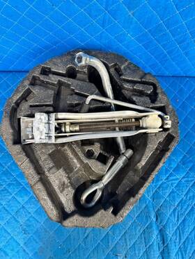 8l0012109 Audi A3 8l Boot Trunk Panel Tool Kit Storage Tray Foam Wrench Jack
