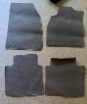 22904000 Cadillac 2013 - 2019 Xts Tan Carpet Floor Mats Rugs Liners Used Set Oem 22904000 Cadillac 2013 - 2019 Xts Tan Carpet Floor Mats Rugs Liners Used Set Oem