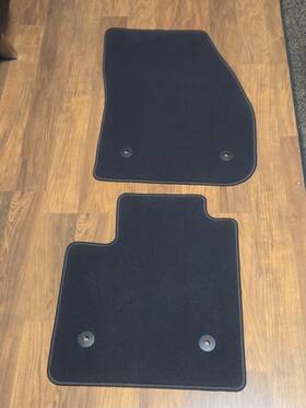 42897328 Cadillac New Front And Back Genuine Carpet Floor Mats For 2019 To 2025 Xt4 Black