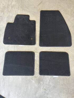 84470287 Cadillac 84470287. 2017-2019 New Genuine Agm Xt5 4-piece Carpet Floor Mat Set Black 88 86