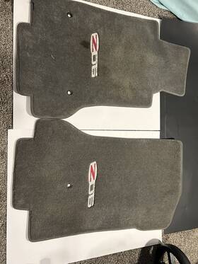 3154000-z Chevrolet Gray Floor Mats 2005-2007 Corvette Embroidered Z06 505 Hp Logo Pair. Used
