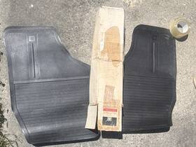 998767 Chevrolet 1982-88 Nos Gm Pontiac Chevy Buick Front Floor Mat J Body
