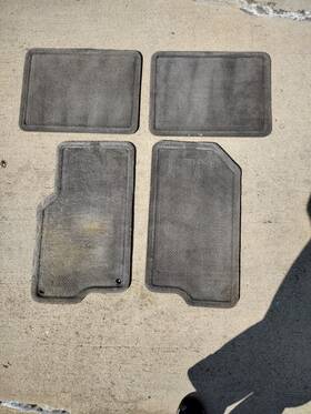 Prd04019lfm Chevrolet 2009 Equinox Lt Awd Floor Mats Oem Gray Color - Used