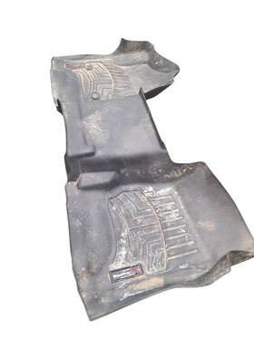 232.gm8n15 Chevrolet Truck Silvrdo25 2015 Floor Mat 615007