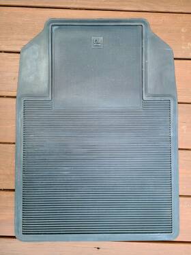 05-100 Factory/oem Gm Logo Floor Mat - Black For 1973-1987 C/k Series Trucks 05-100 Factory/oem Gm Logo Floor Mat - Black For 1973-1987 C/k Series Trucks