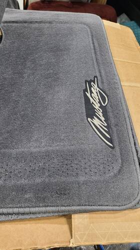 1r3z6313300aaa Ford 96-2000 Mustang Nos Oem Original Vintage Floor Mats. Dk Gray Nib 4pc Set