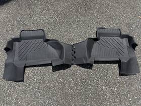 84181592 General Motors Cadillac Escalade And Esv 2015-20 Floor Liner Mats 2nd Row Only Black Gm Used Oem