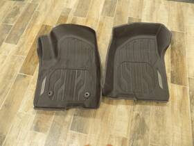 84333605 Gm 2019-25 Sierra 1500 With Center Console Floor Liners 1st Row