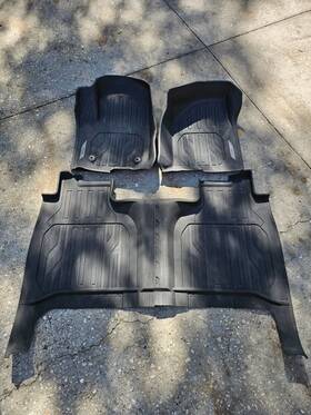 84333612 Gm Oem 2019-24 Gmc Sierra Front And Rear All Weather Floor Liners Excellent