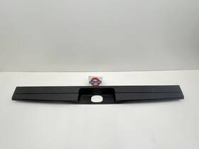 15708597 Gm Gmc Chevy Chevrolet 98-05 Blazer Jimmy Rear Hatch Floor Sill