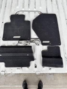 08p16-s2a-611a Honda S2000 Premium Floor Mats