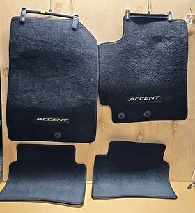 Jof14-ac001 Hyundai Genuine Oem Floor Mats 2012-2017 Accent Black Carpet Jof14 - Ac001 Set