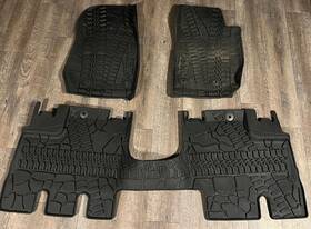 232.ch9218 Jeep Jk Wrangler Oem Carpet 4 Door Front And Rear Floor Mats 2014-2017 Very Nice