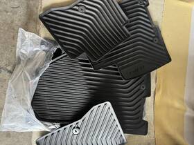 D9013-adu00 Kia Accessories Floor Mat-all-weather-gently Used. Front And Rear