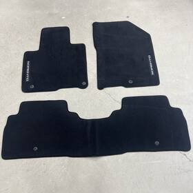 C6114-adu00 Kia Oem 2016-2018 Sorento Carpet Floor Mats