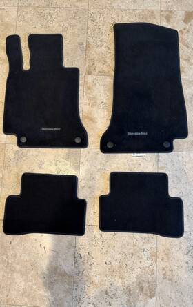 20568005489j74 Mercedes-benz 20568005489j74/001 Genuine C3000 Year 2022 Car Floor Mats - Pre Owned Excellent Condition