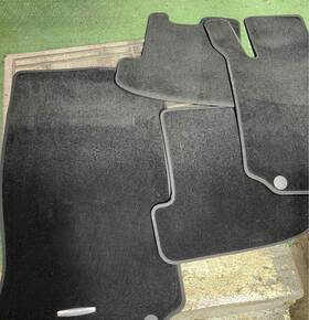 213-68035059j74 Mercedes-benz Oem Accessories Floor Mats Classic Set 4-piece -