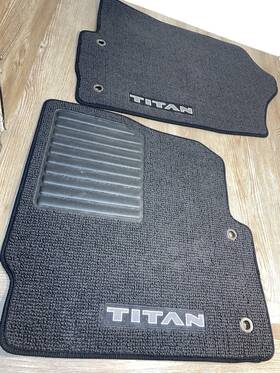 999e2-w6000 Nissan 999e2 Titan 2-pieces Crew Cab Carpet Floor Mats Oem
