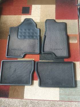 Oem 0607-7512-01 Gm Hummer Heavy Duty Carpeted Rubber H2 Floor Mats Mat Set Front And Rear