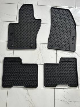 735634930 Oem 2015-2024 Used Original Jeep Renegade All Weather Floor Mats Just Like New