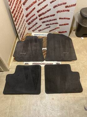 Pt206-12042-03 Toyota 2003-2008 Matrix Oem Floor Mats Black 4 - Used Pt206-12042-03 Toyota 2003-2008 Matrix Oem Floor Mats Black 4 - Used