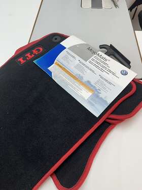 1kv-061-370-pa-wgk Volkswagen 2006-2014 Vw Gti Carpeted Set Of 4 Front And Rear Floor Mats Round Clip