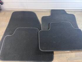31469346 Volvo Set Of 4 Floor Mats Factory Parts Black Fabric Excellent