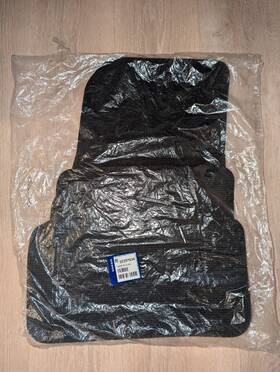 32357634 Volvo Oem Carpet Floor Mats Genuine Factory Accessory New Sealed