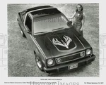 1977 Press Photo Model With Amc Amx Hatchback By American Motors Corporation. Fixed Price $24.99.